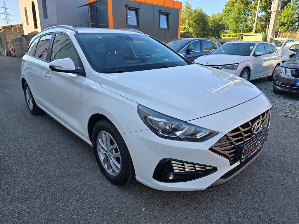 hyundai-i30-1-6crdi-comfort-led-kamera-nav - 1