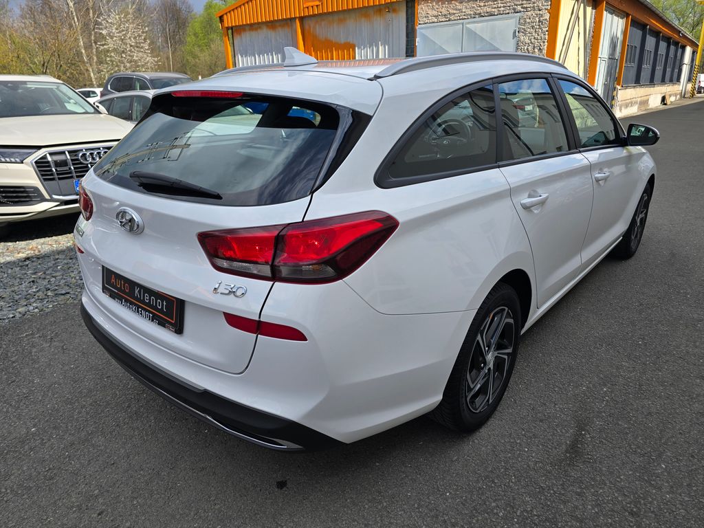 hyundai-i30-1-5i-comfort-led-kamera-navi - 3