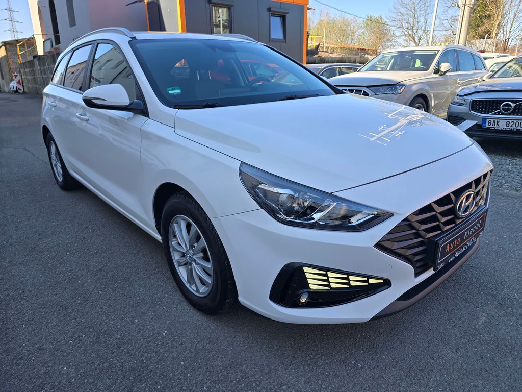 hyundai-i30-1-6crdi-comfort-led-kamera-nav - 1