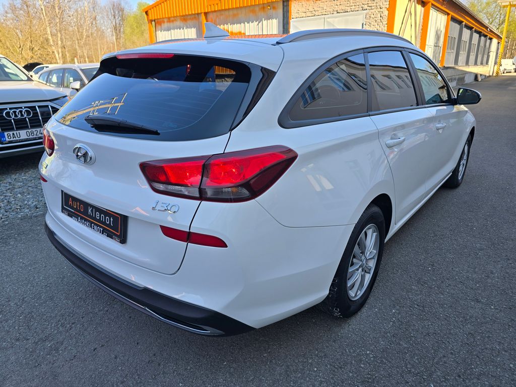 hyundai-i30-1-6crdi-comfort-led-kamera-nav - 3
