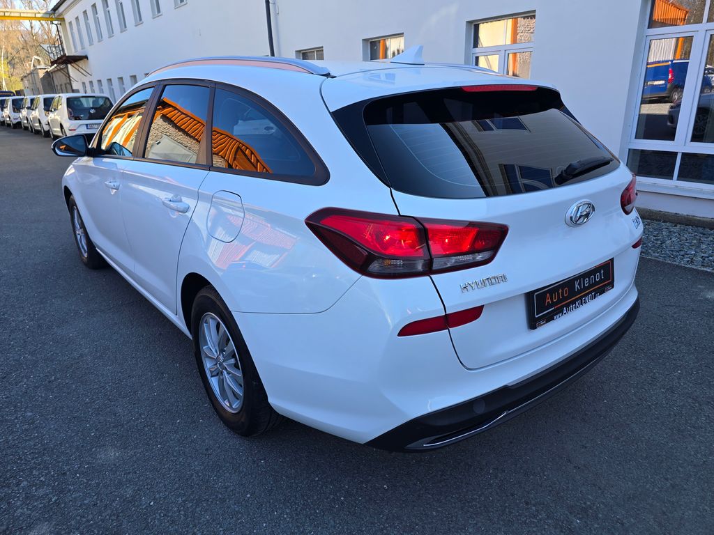 hyundai-i30-1-6crdi-comfort-led-kamera-nav - 4