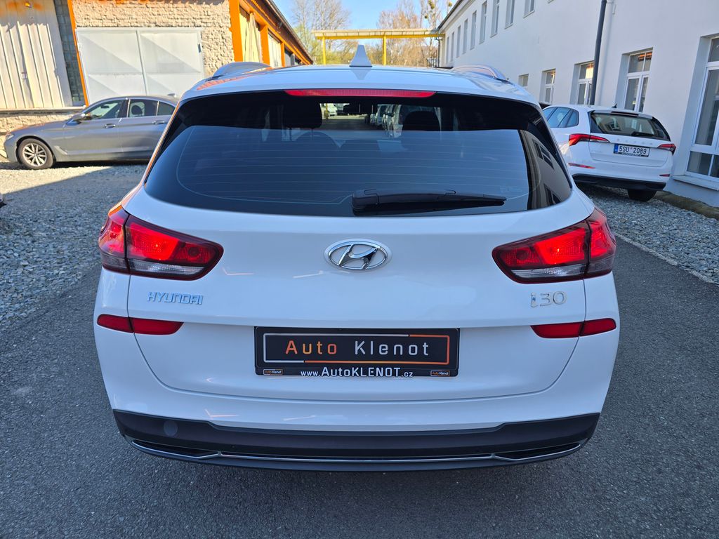 hyundai-i30-1-6crdi-comfort-led-kamera-nav - 5