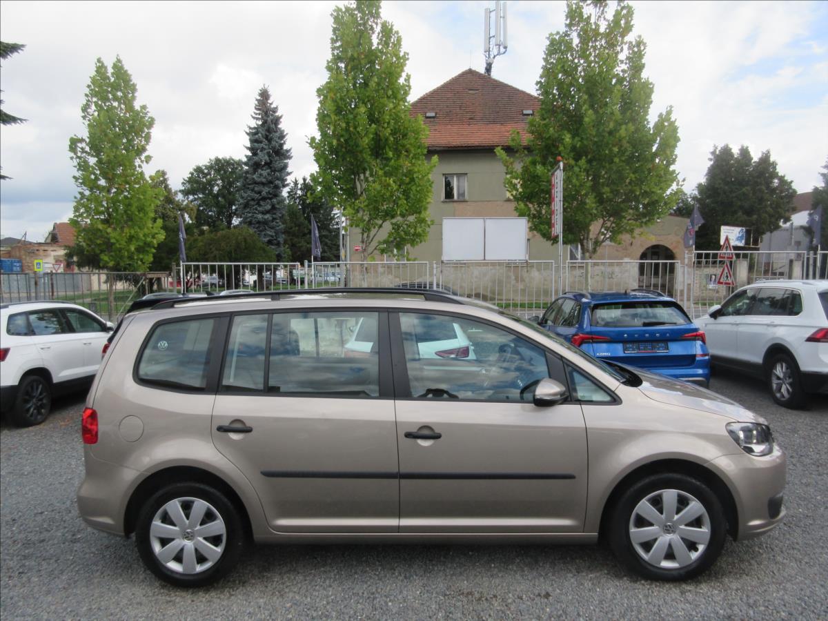 volkswagen-touran-1-6-tdi-comfortline-top-stav - 3