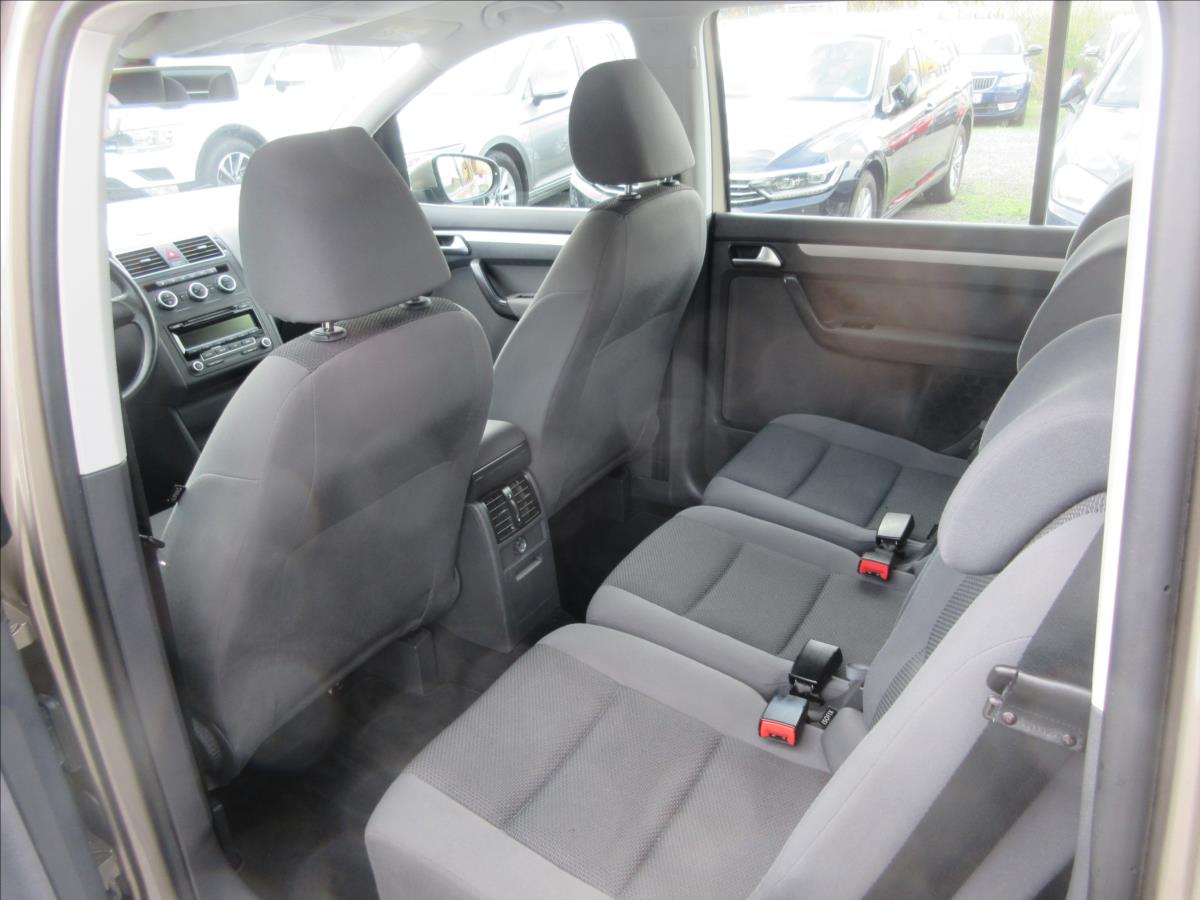 volkswagen-touran-1-6-tdi-comfortline-top-stav - 6