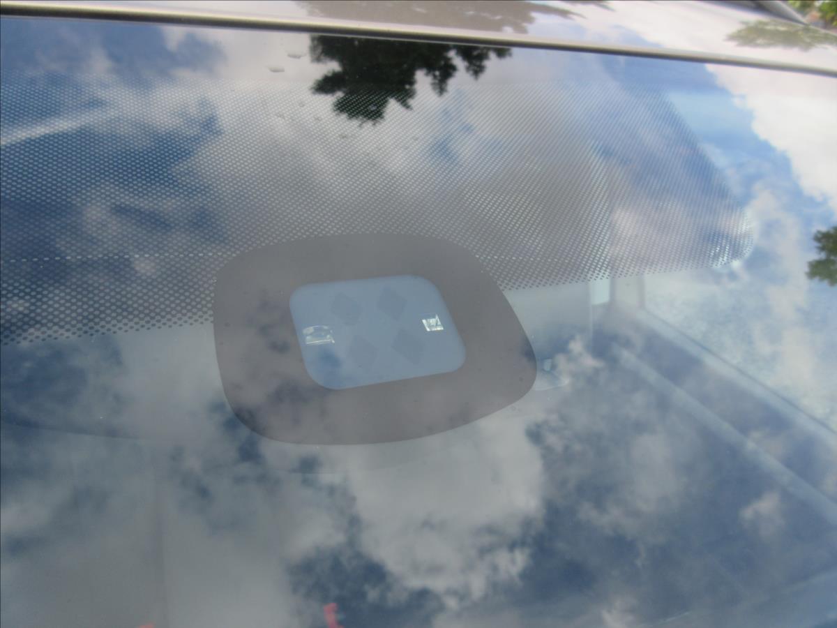 volkswagen-touran-1-6-tdi-comfortline-top-stav - 8