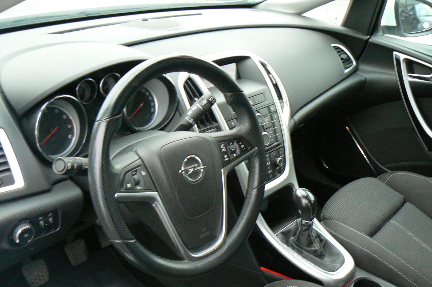 opel-astra-1-4-t-sport-kroupy - 9