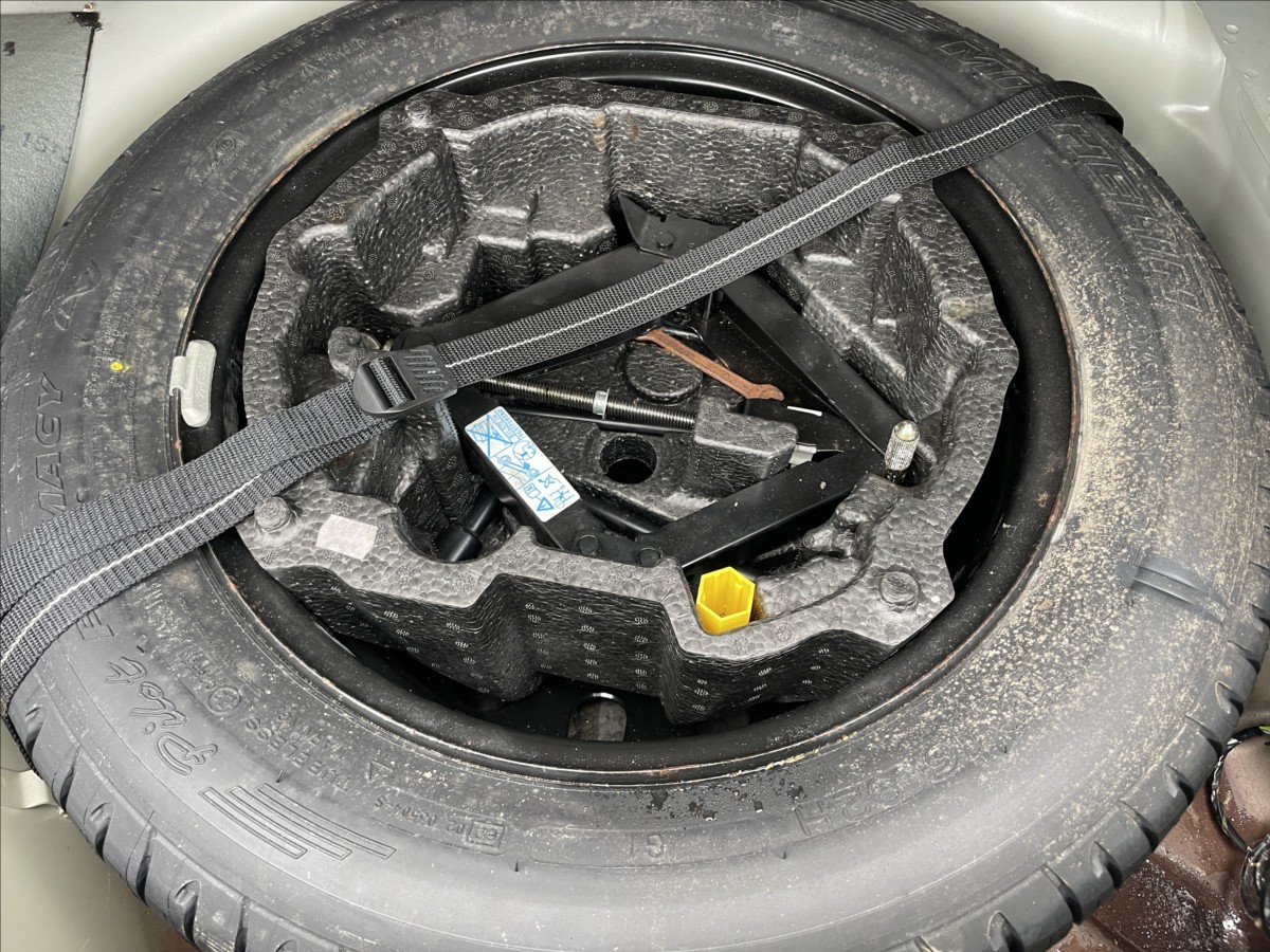 peugeot-407-2-0-hdi-100kw-esp-tempomat-2sady-kol - 9