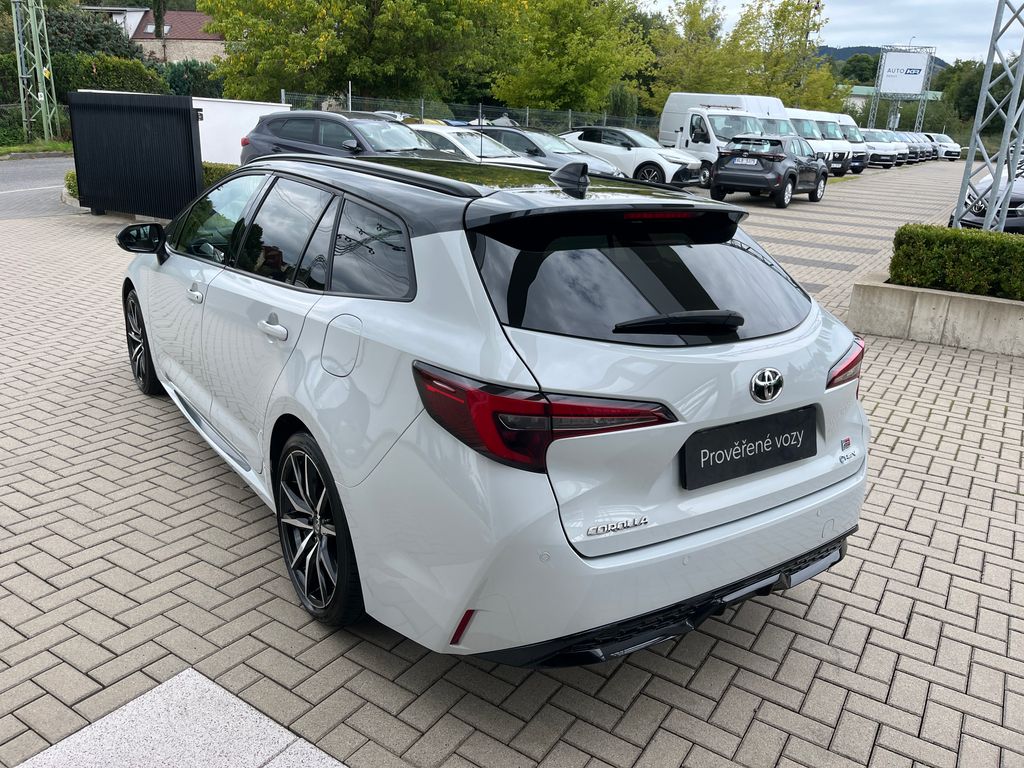 toyota-corolla-2-0-hev-gr-sport-dynamic-jbl - 3
