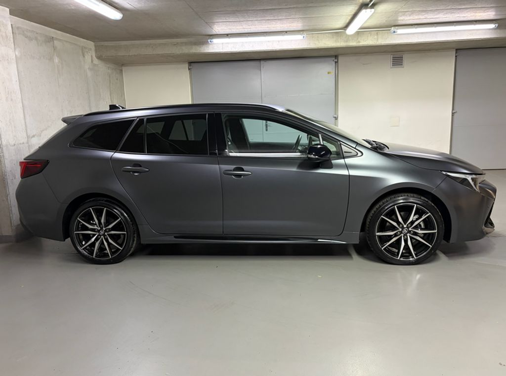 toyota-corolla-2-0-hev-ts-gr-sport-specialni-lak - 3