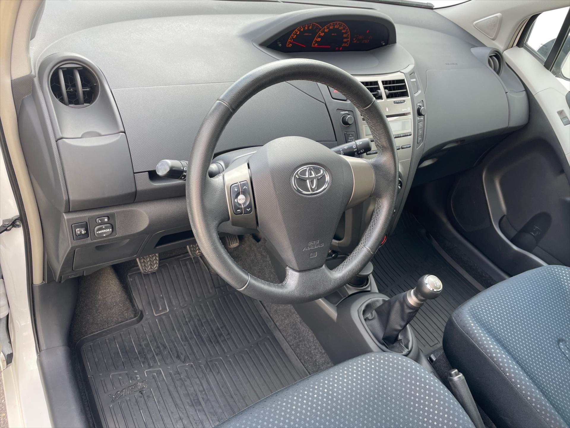 toyota-yaris-1-0-dream - 7