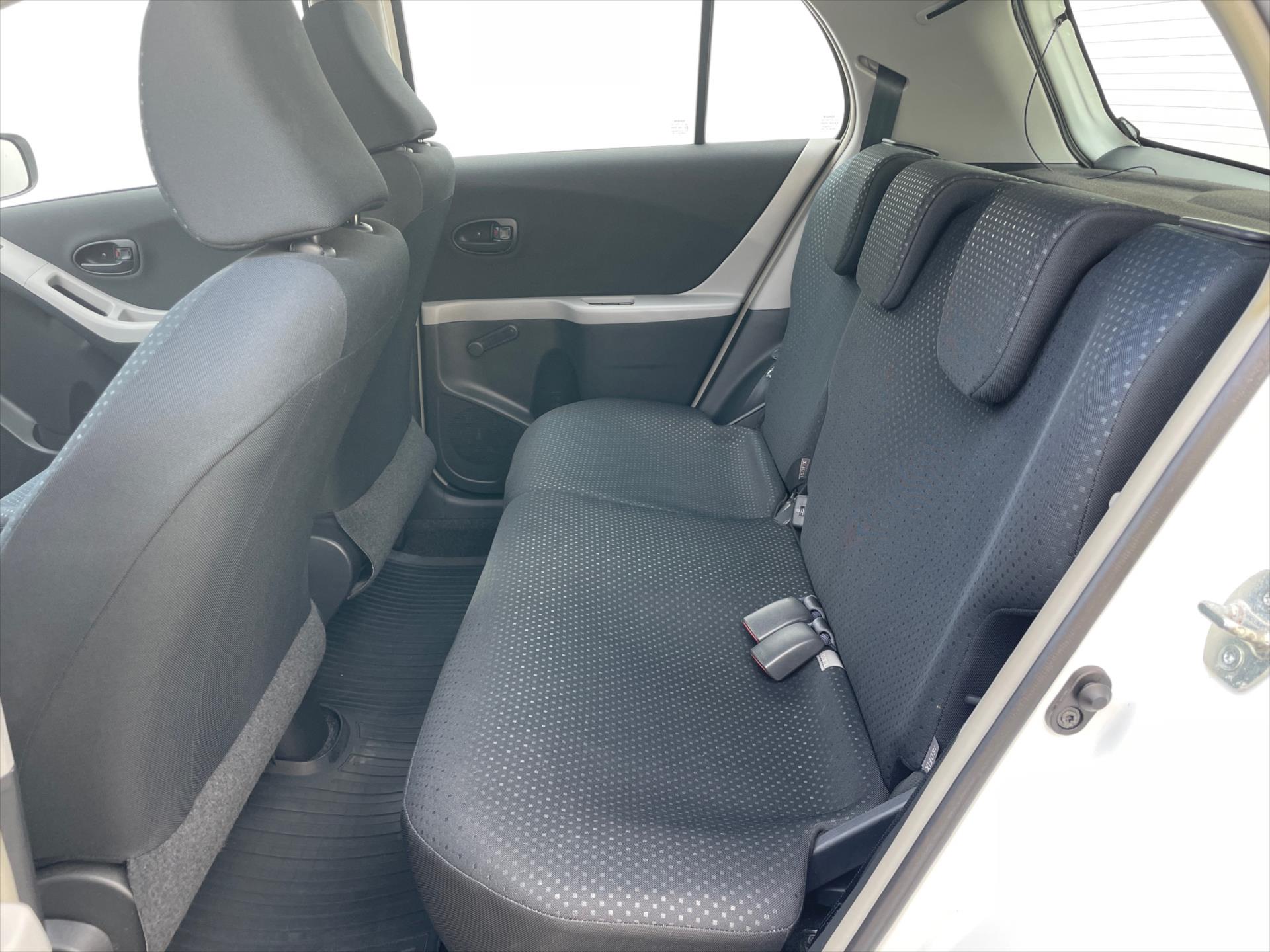 toyota-yaris-1-0-dream - 9