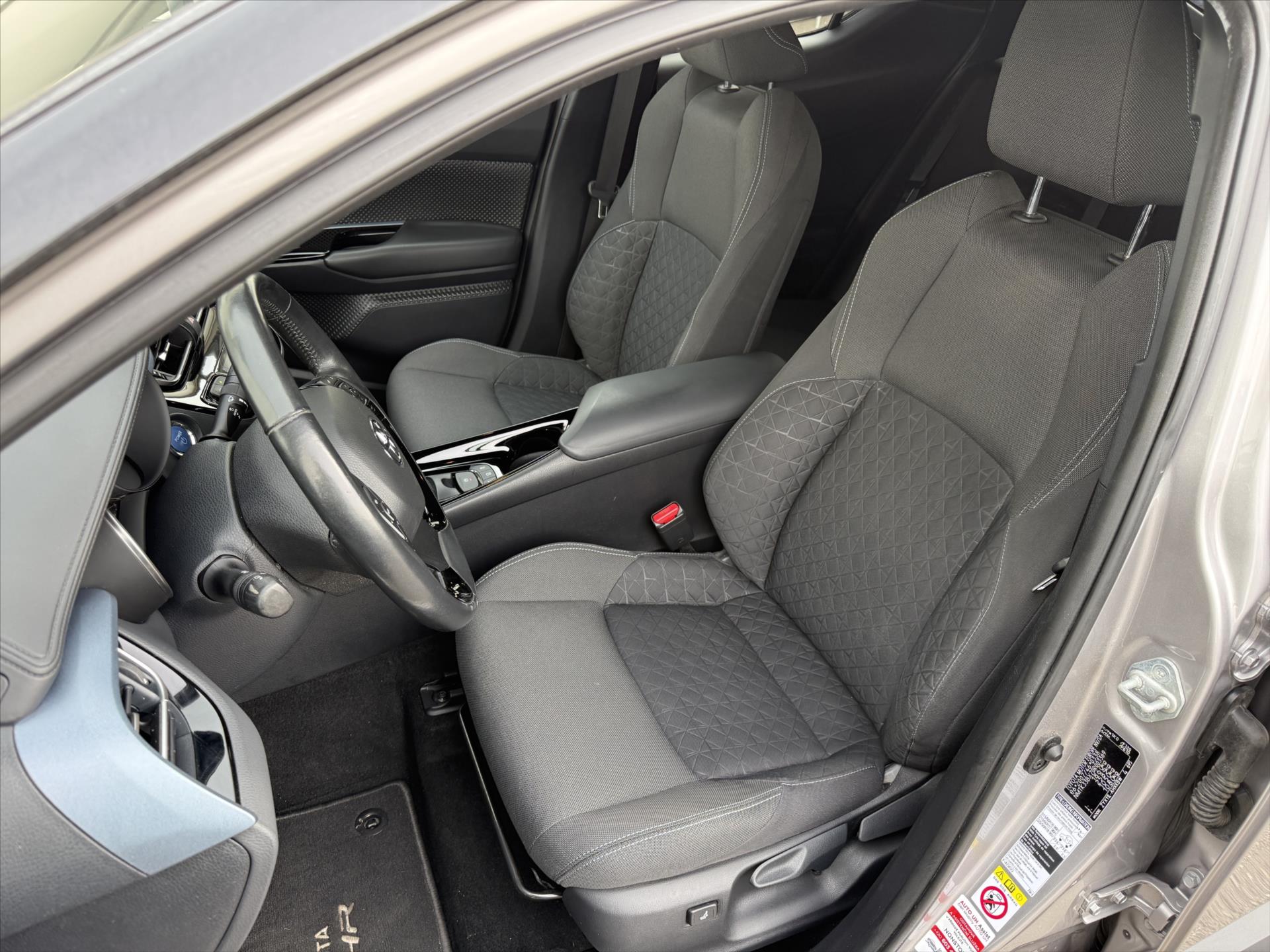 toyota-c-hr-1-8-style - 8