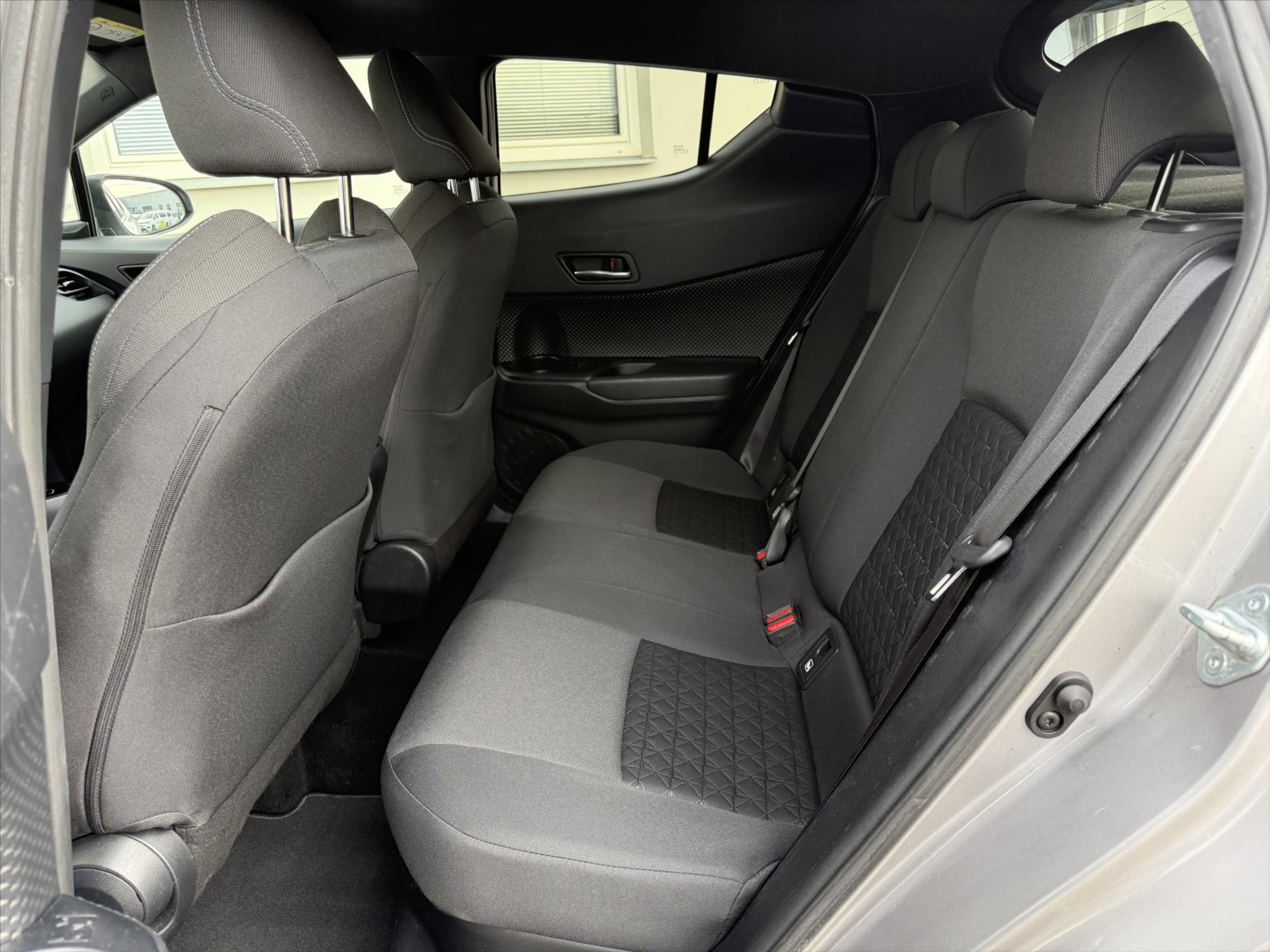 toyota-c-hr-1-8-style - 9