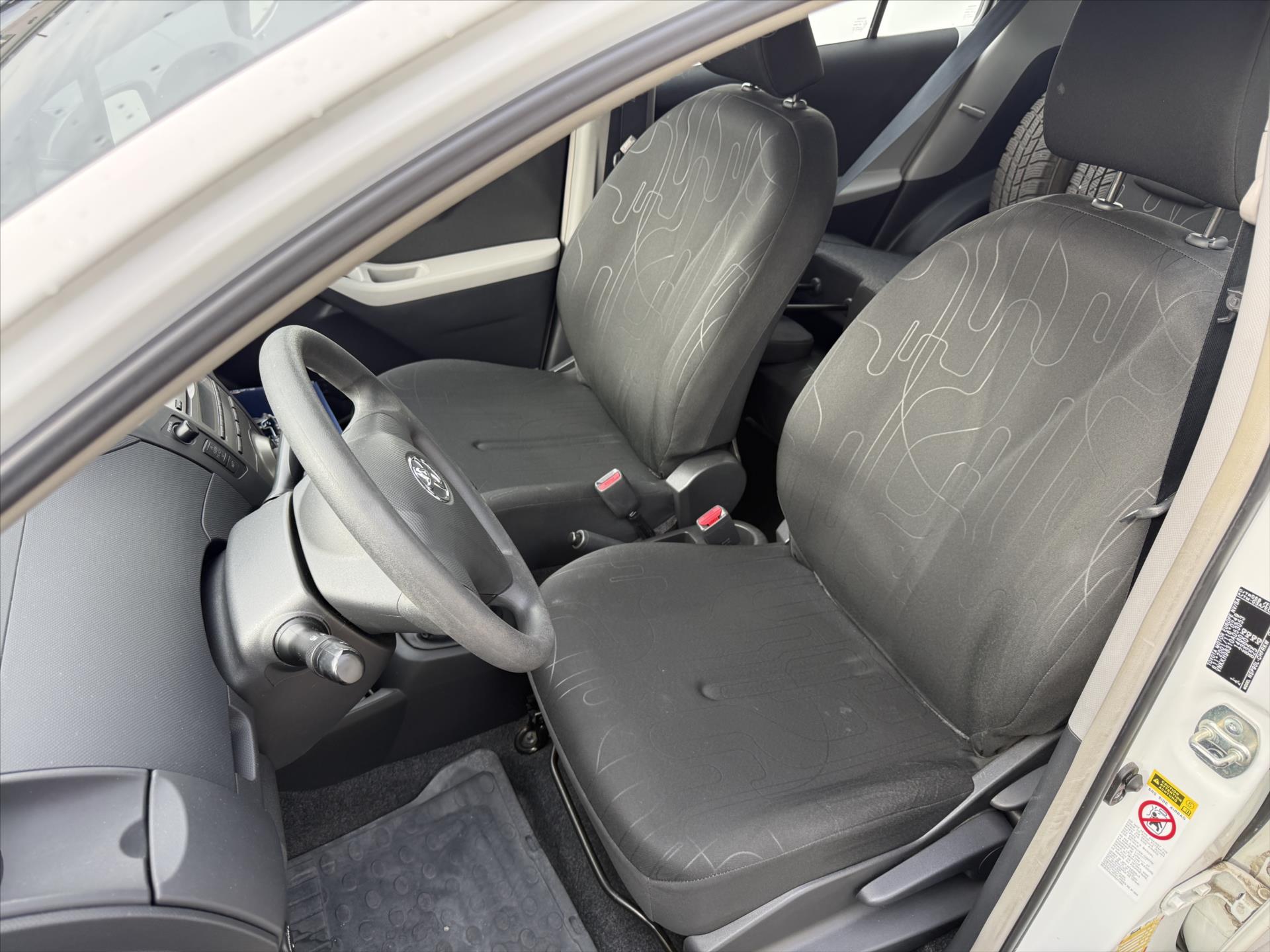 toyota-yaris-1-3-terra-cool - 8