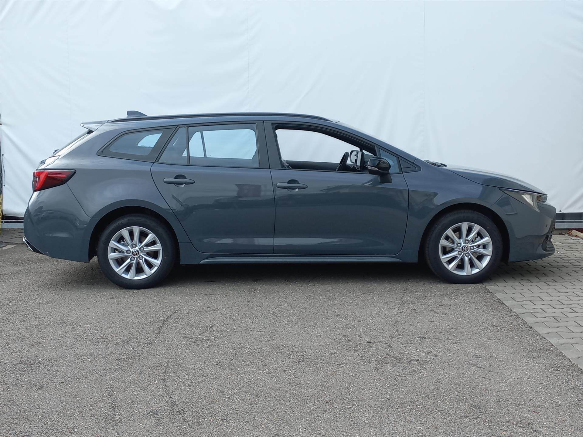 toyota-corolla-1-8-hybrid-e-cvt-140k-ts-comfort-tech - 4
