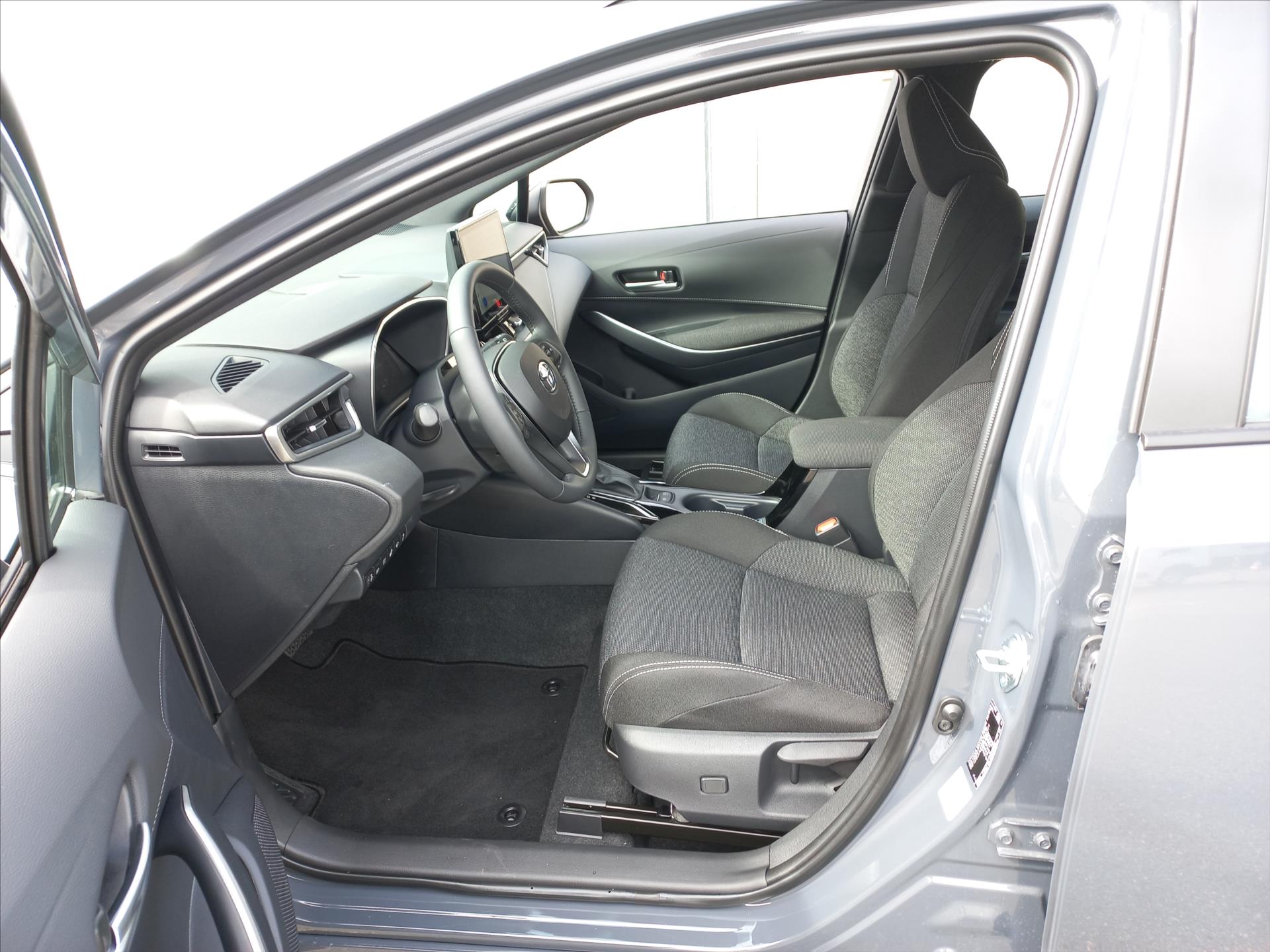 toyota-corolla-1-8-hybrid-e-cvt-140k-ts-comfort-tech - 8