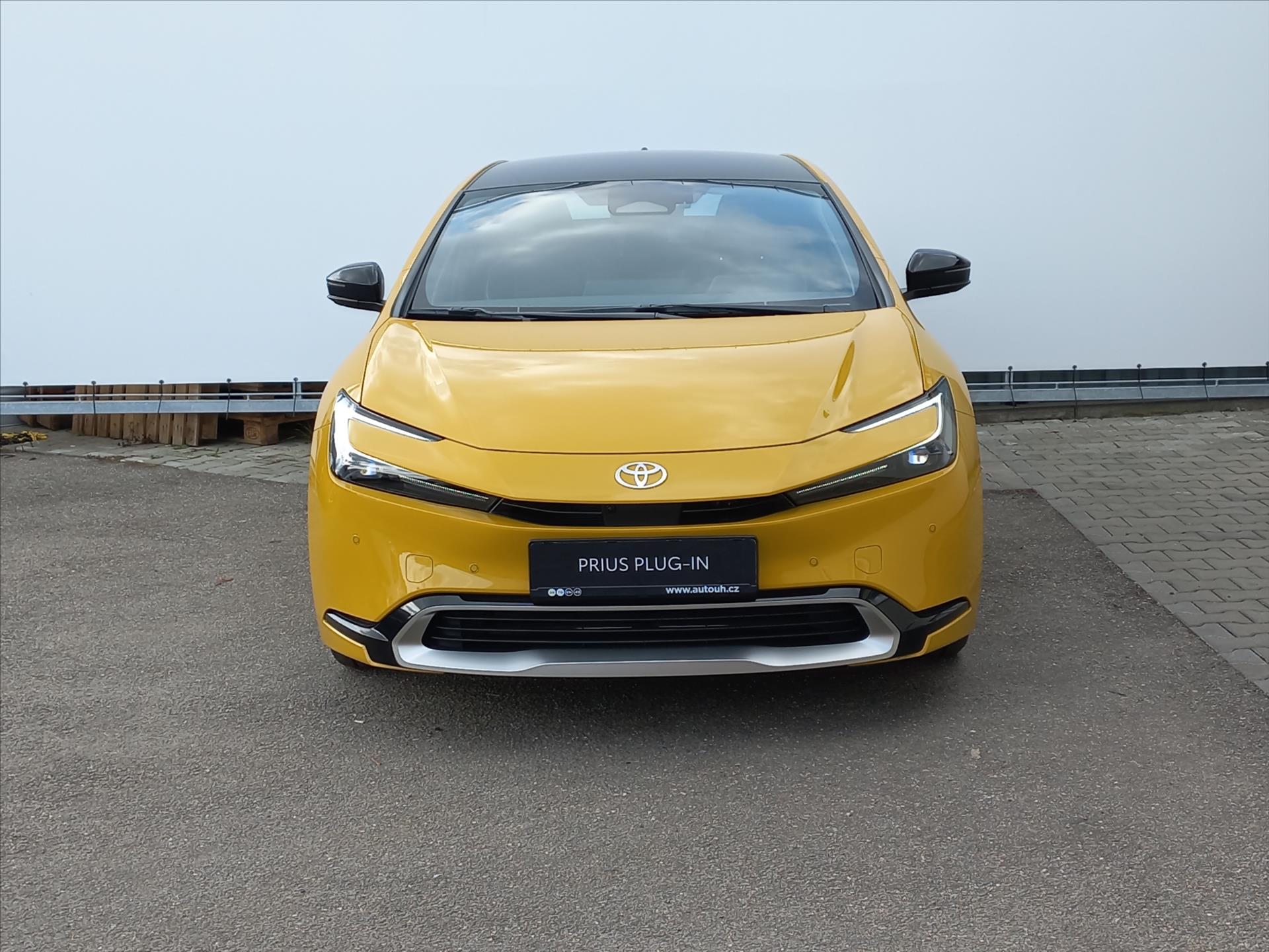 toyota-prius-2-0-plug-in-hybrid-e-cvt-223k-executive - 3