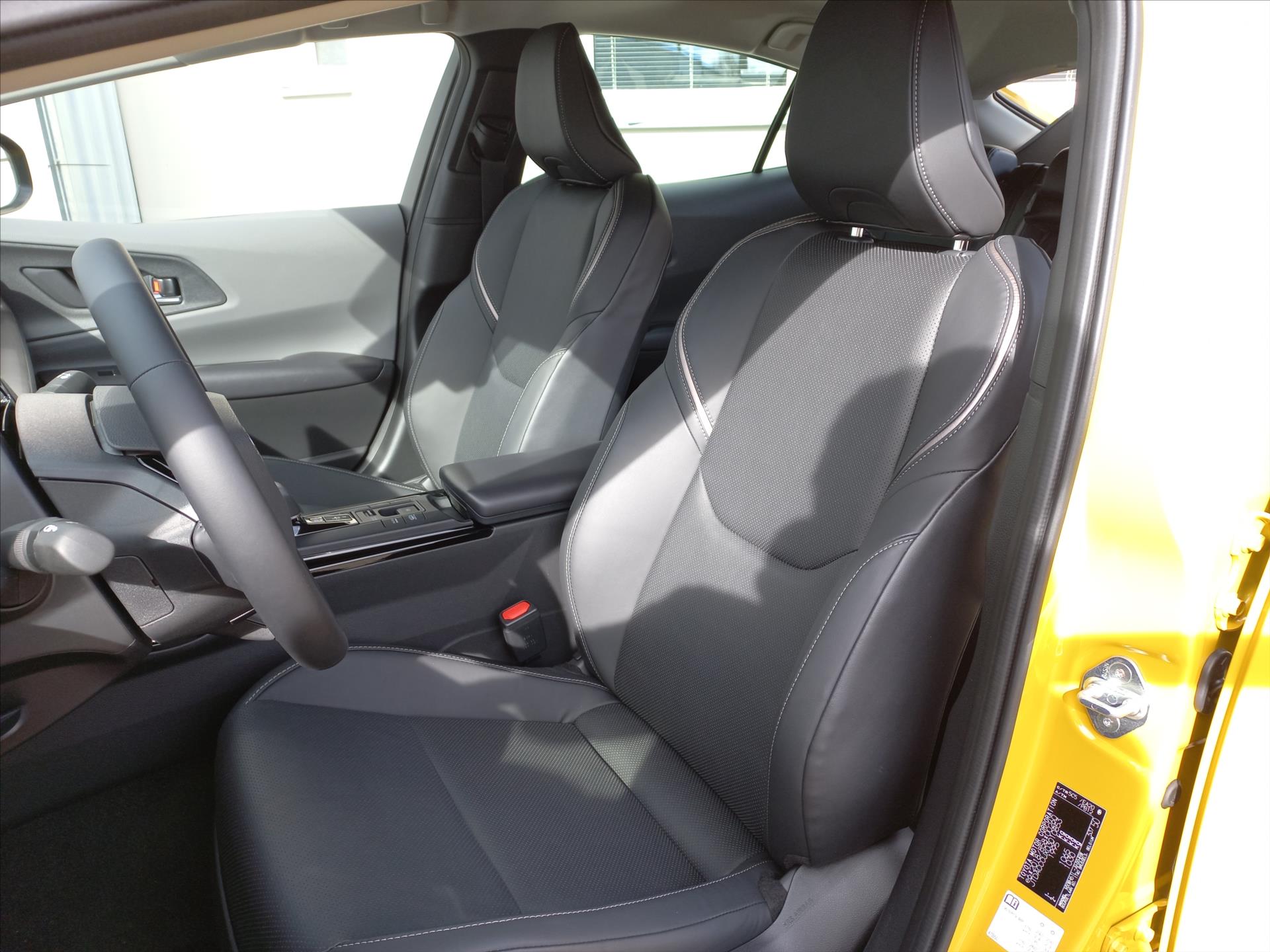 toyota-prius-2-0-plug-in-hybrid-e-cvt-223k-executive - 7