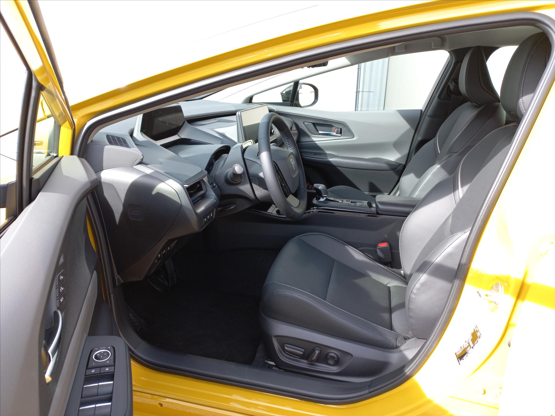 toyota-prius-2-0-plug-in-hybrid-e-cvt-223k-executive - 8