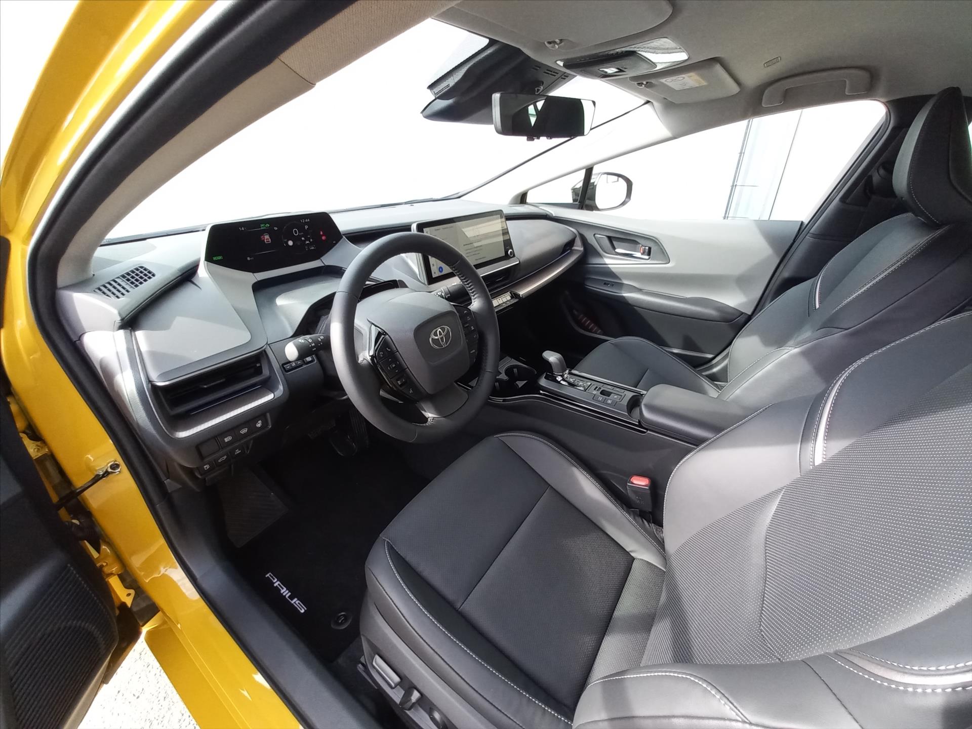 toyota-prius-2-0-plug-in-hybrid-e-cvt-223k-executive - 9