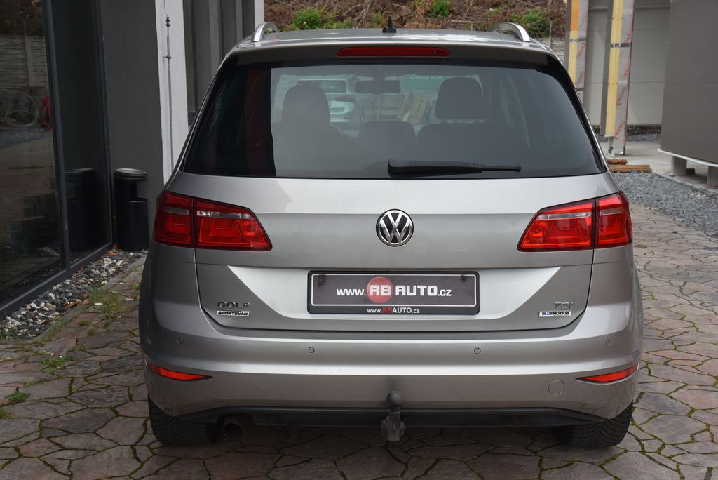 volkswagen-golf-sportsvan-1-2-tsi-81kw-dsg - 8