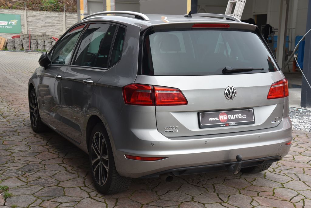 volkswagen-golf-sportsvan-1-2-tsi-81kw-dsg - 9