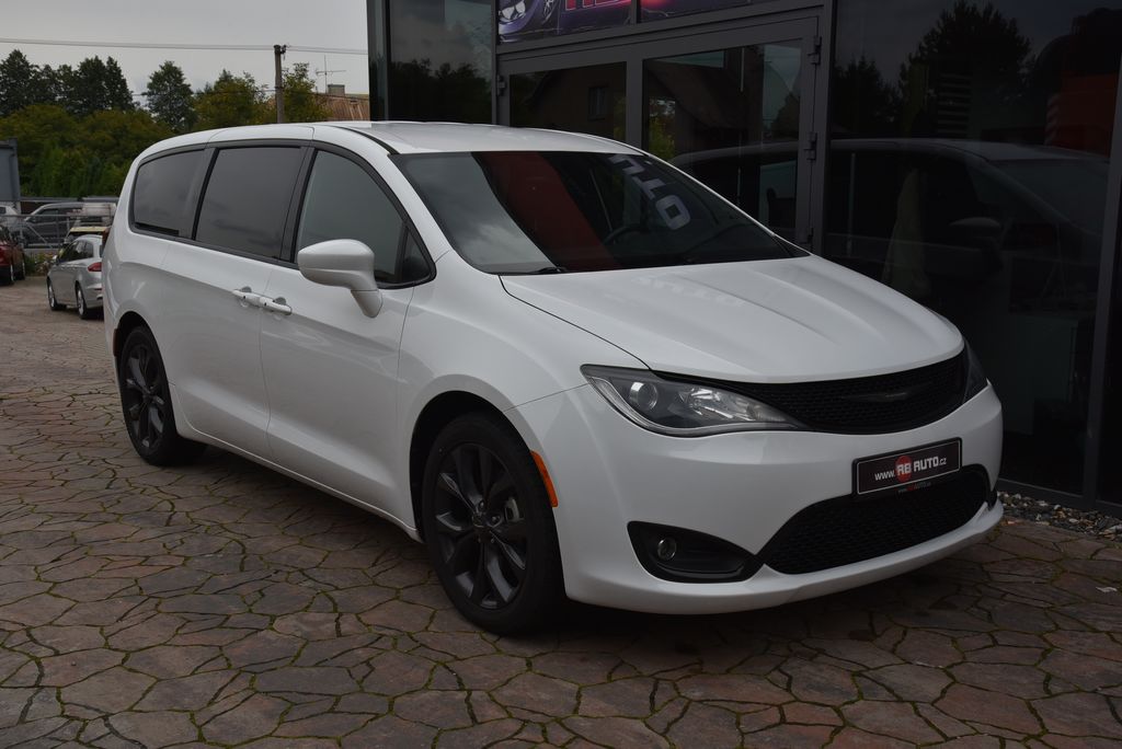 chrysler-pacifica-3-6l-300-ps-7-mist-limited - 1