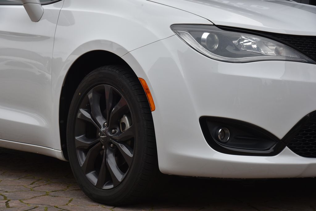 chrysler-pacifica-3-6l-300-ps-7-mist-limited - 2