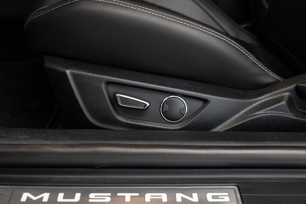 ford-mustang-5-0-v8-gt-fastback-1-majitel-puvod-cr-vent-sed - 7
