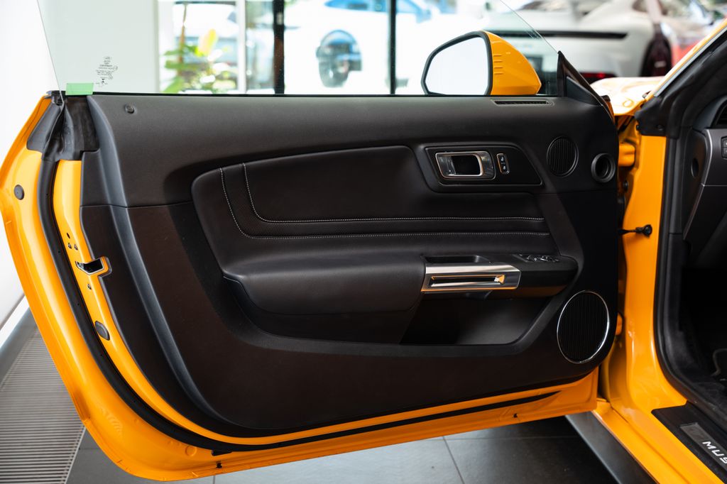 ford-mustang-5-0-v8-gt-fastback-1-majitel-puvod-cr-vent-sed - 9