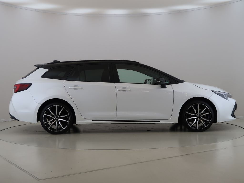 toyota-corolla-2-0hybrid-cz-1maj-gr-sport - 3