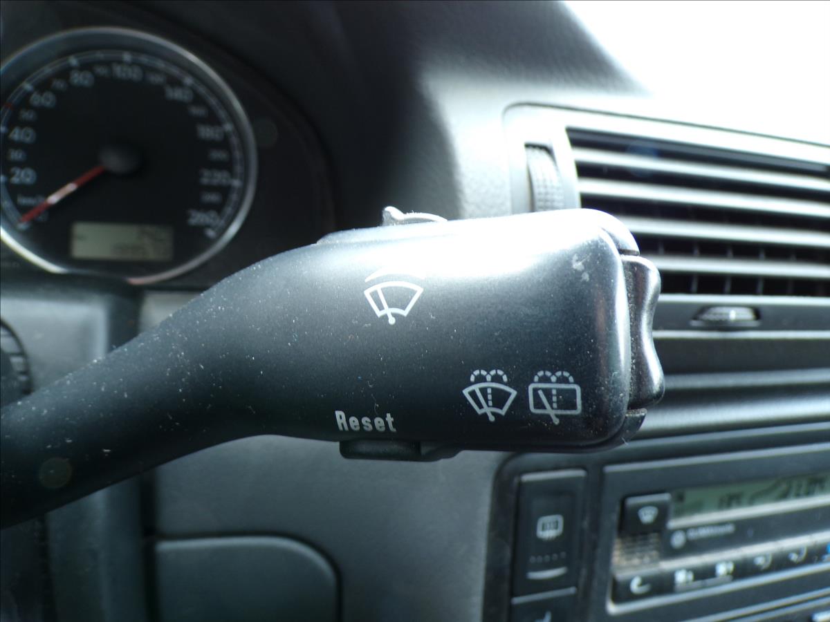 volkswagen-passat-1-6-i-tazne-zarizeni - 9