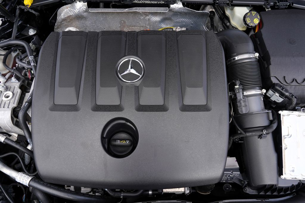 mercedes-benz-tridy-a-a-180d-7at-kuze-navi-kamera - 9