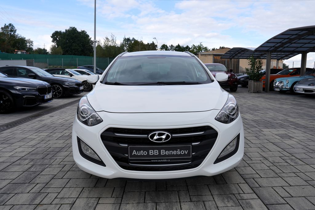 Hyundai i30 i30 1.6i DOHC 16V/120 PS/ČR