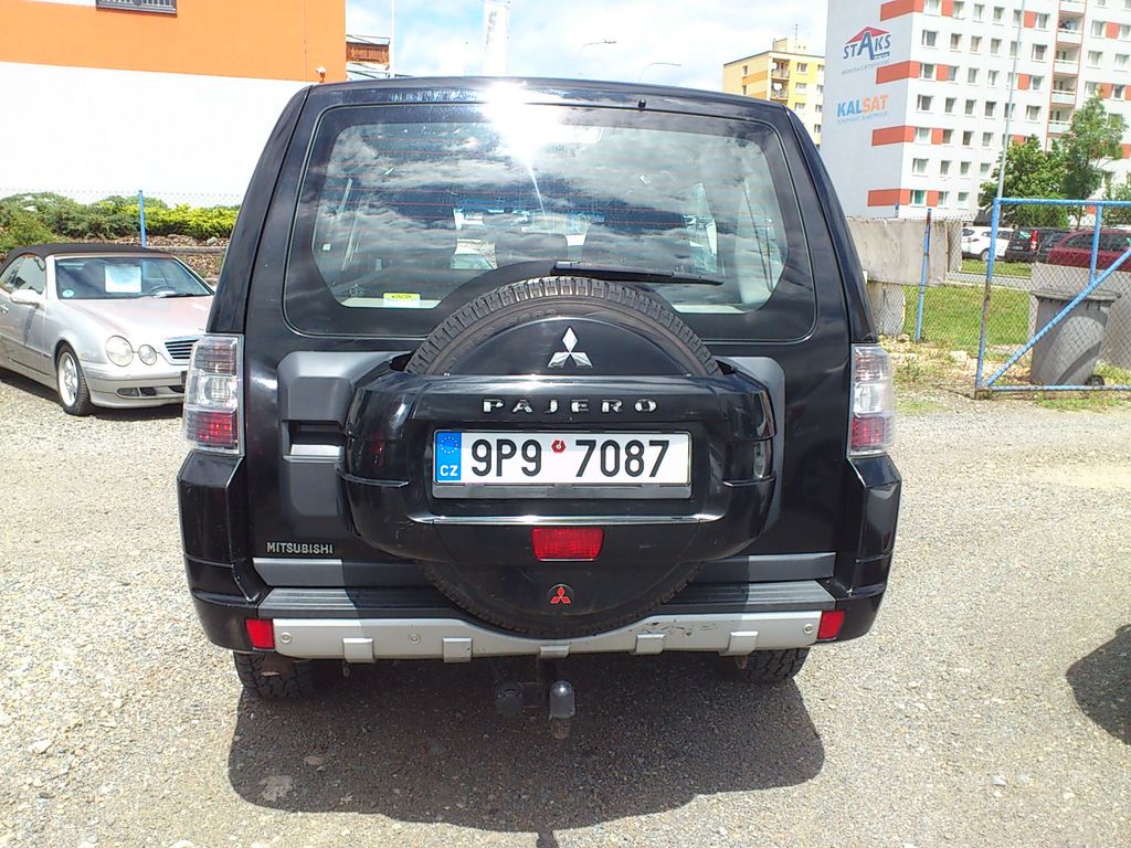 mitsubishi-pajero-3-2-di-d-4x4-mist-7-r-v-2012 - 3