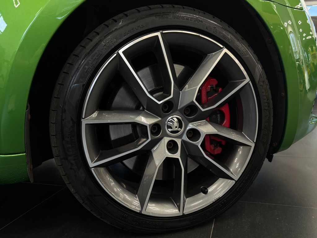 skoda-octavia-rs-2-0-tdi-135kw-rallye-green - 7