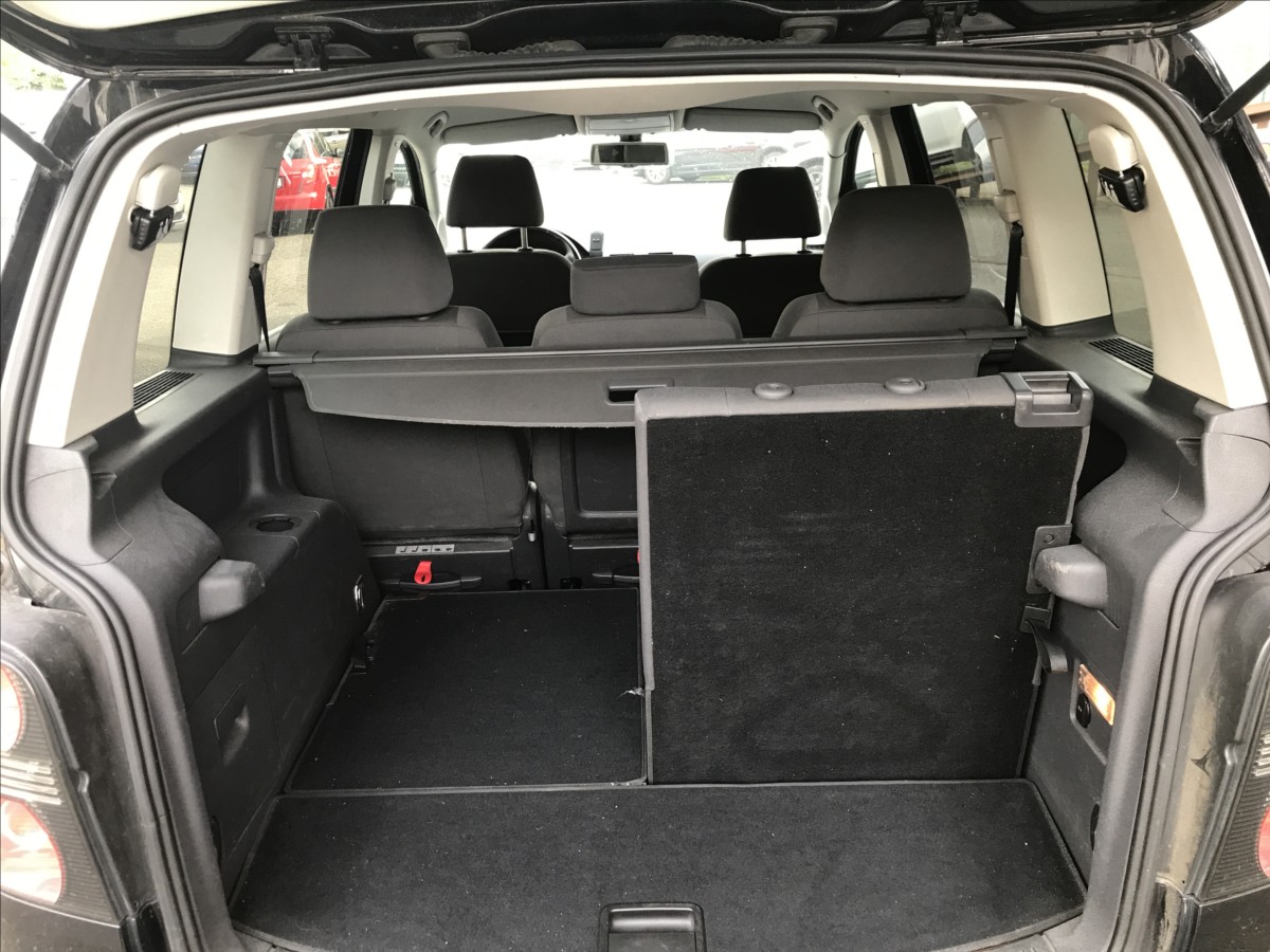 volkswagen-touran-1-4-tsi-103kw-dsg-7mist - 6