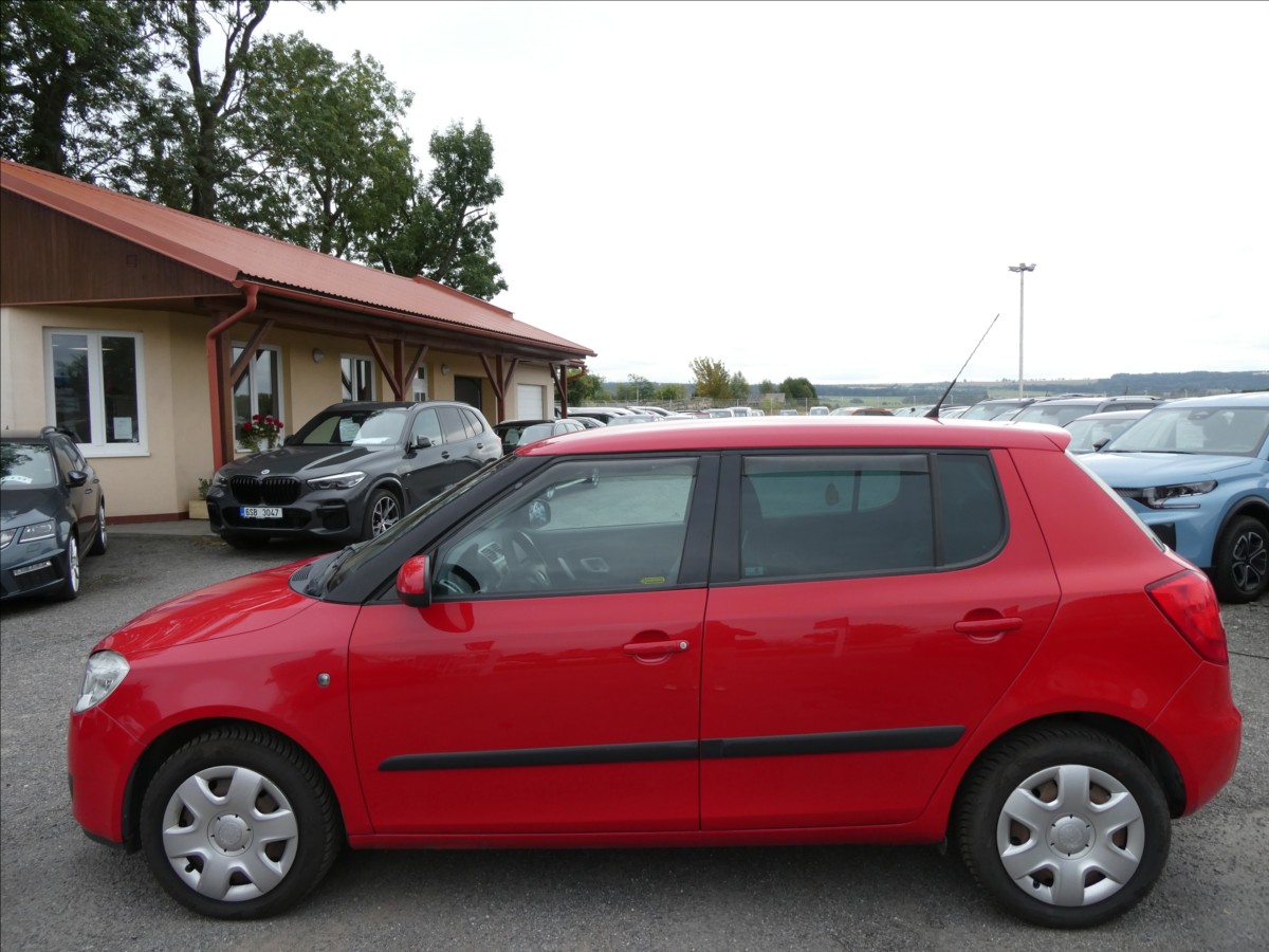 skoda-fabia-1-6-i16v-77kw-automat-klima-cr - 3