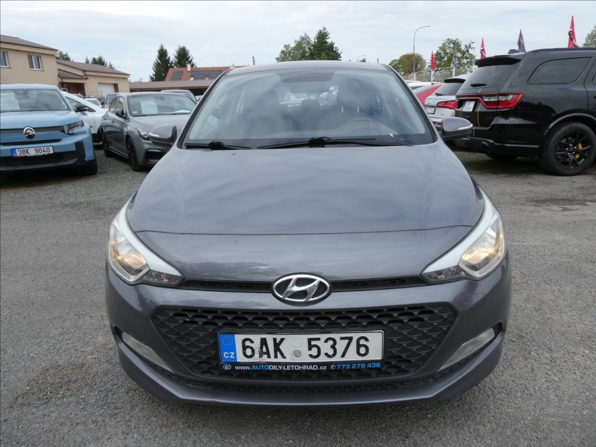 hyundai-i20-1-2-i-55kw-koupeno-v-cr-klima - 1