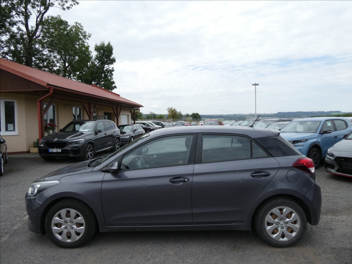 hyundai-i20-1-2-i-55kw-koupeno-v-cr-klima - 3
