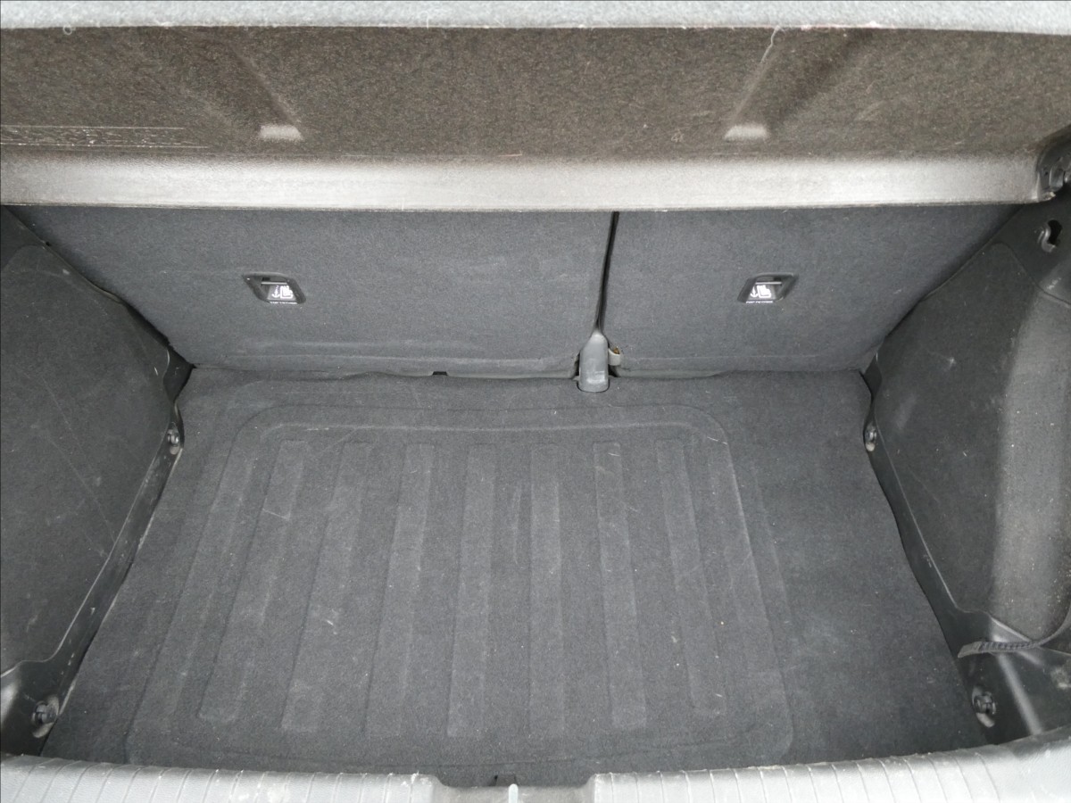 hyundai-i20-1-2-i-55kw-koupeno-v-cr-klima - 9