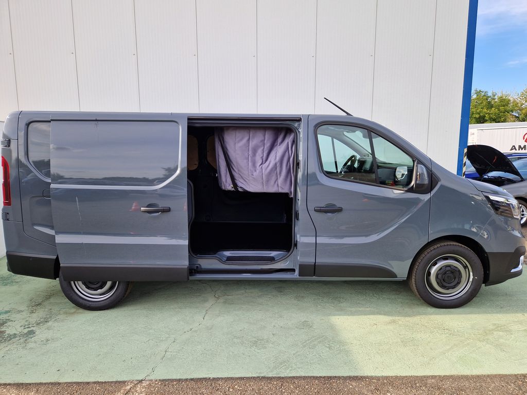 renault-trafic-2-0dci-do-2-49t-spani-topeni - 5