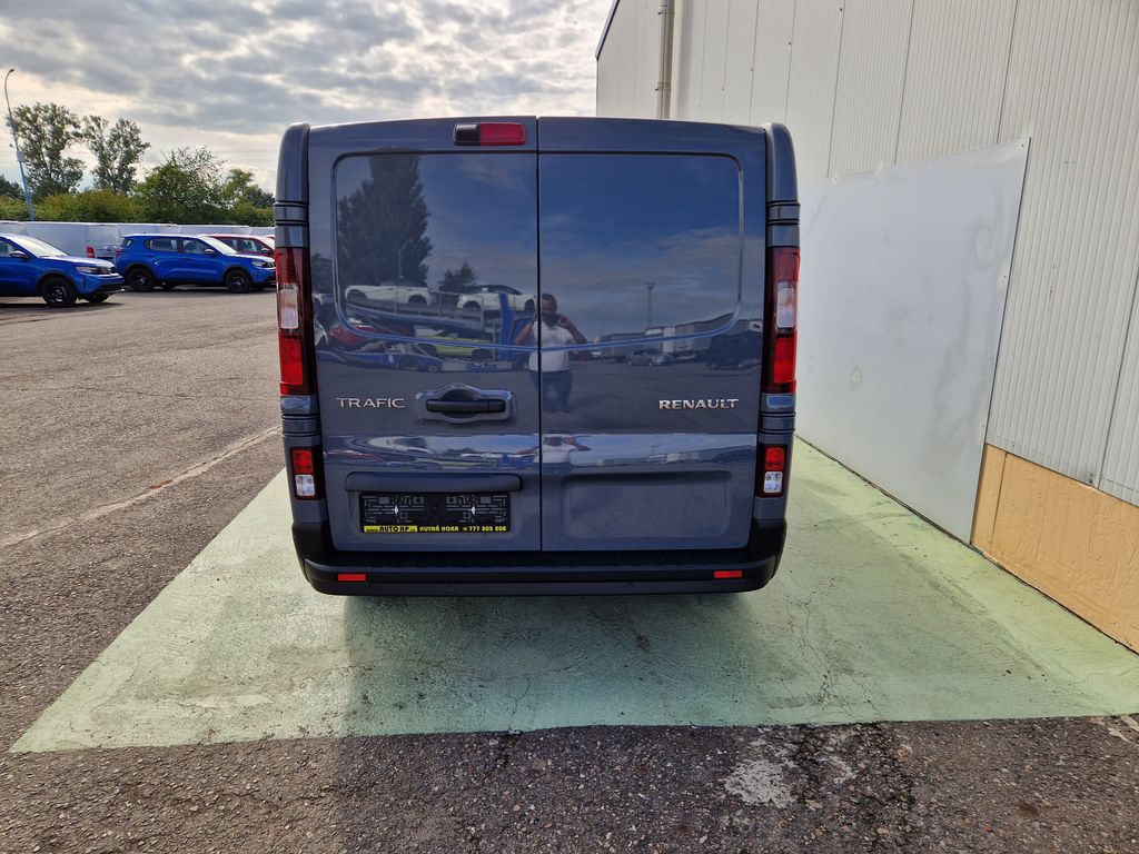 renault-trafic-2-0dci-do-2-49t-spani-topeni - 8