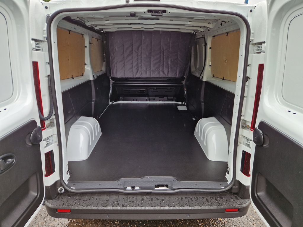 renault-trafic-2-0dci-do-2-49t-spani-topeni - 8