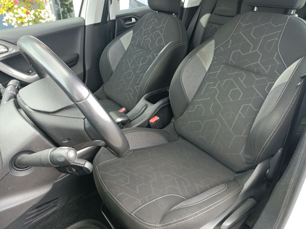 peugeot-2008-active-1-2-pt-82k-man5 - 7