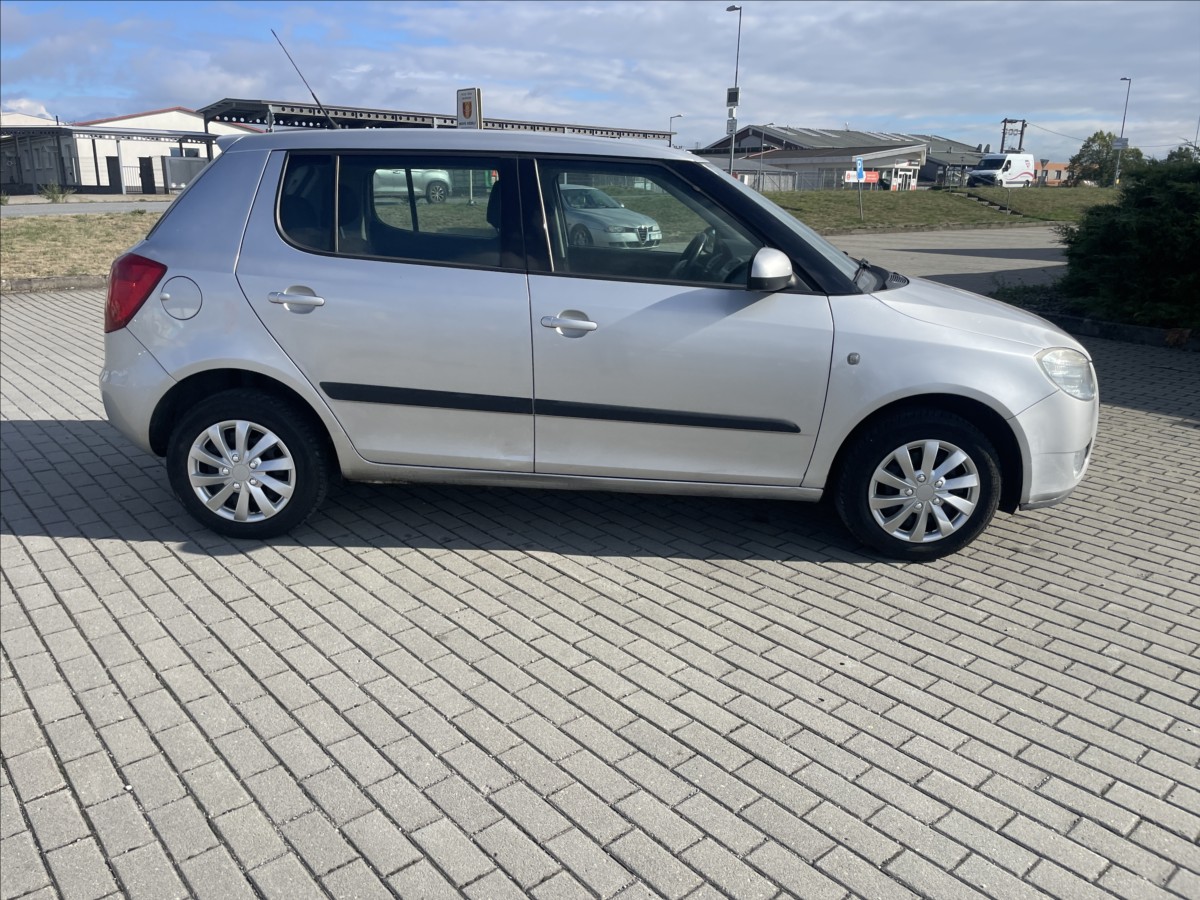 skoda-fabia-1-4-i-16v-klima-esp-serviska-po-stk - 4