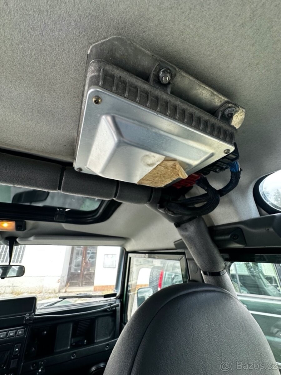 land-rover-defender - 7