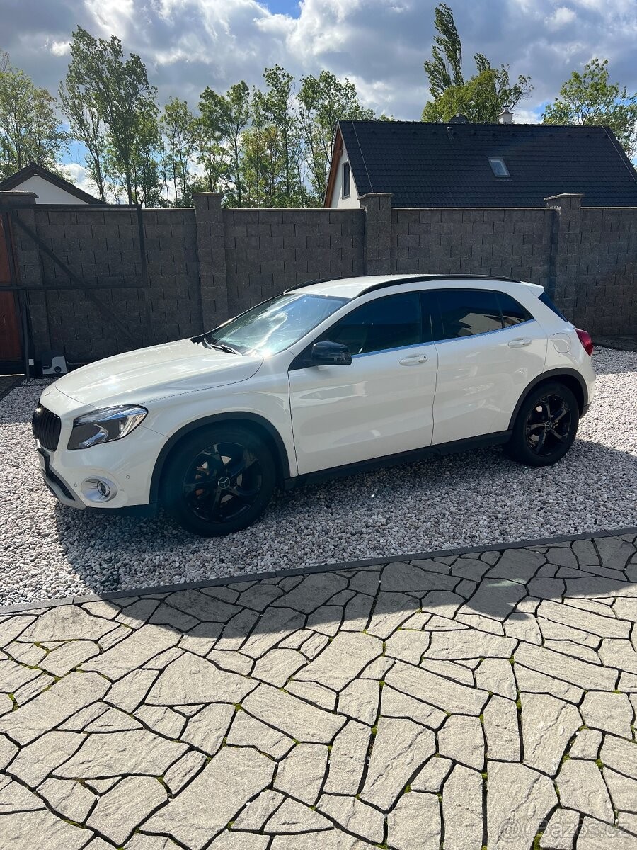 mercedes-benz-gla-180 - 1