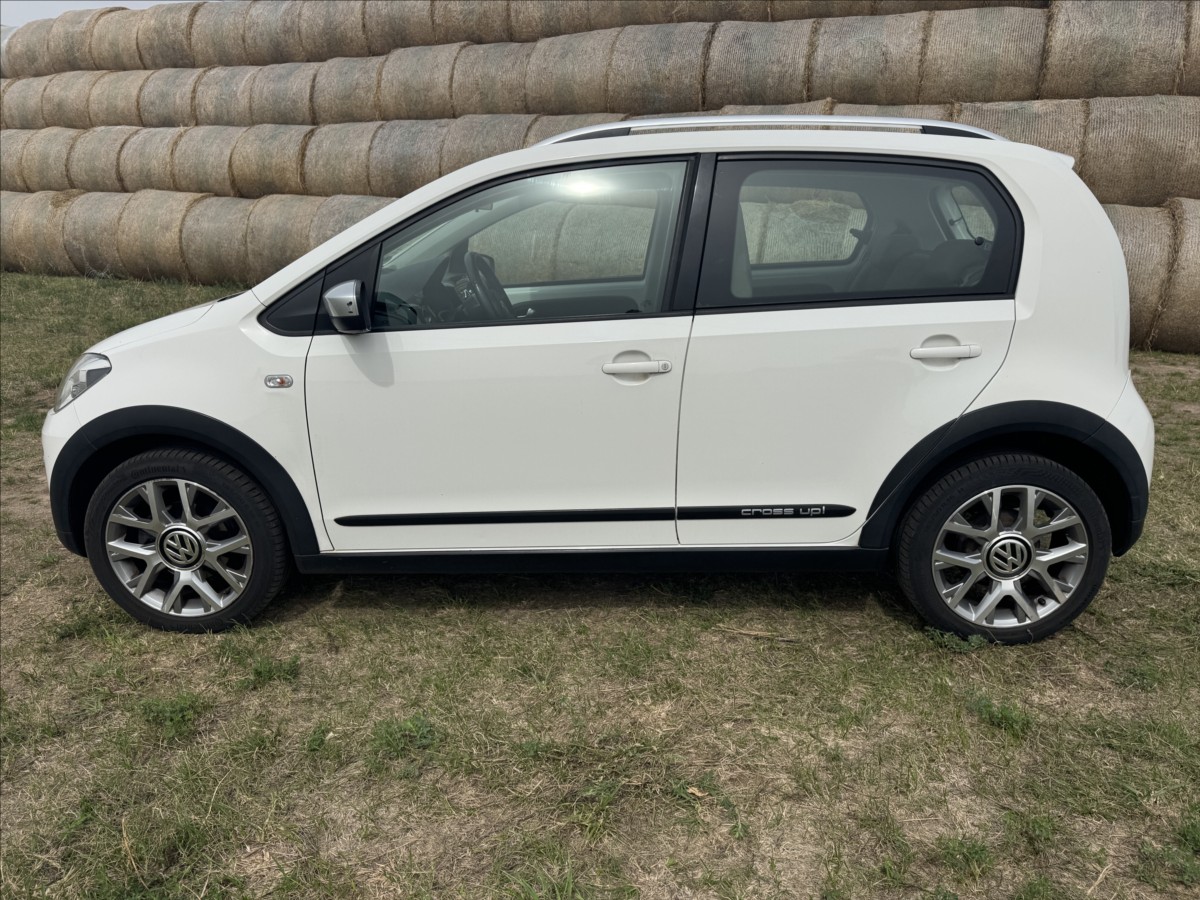 volkswagen-up-1-0-cross-max-vybava-serviska - 3