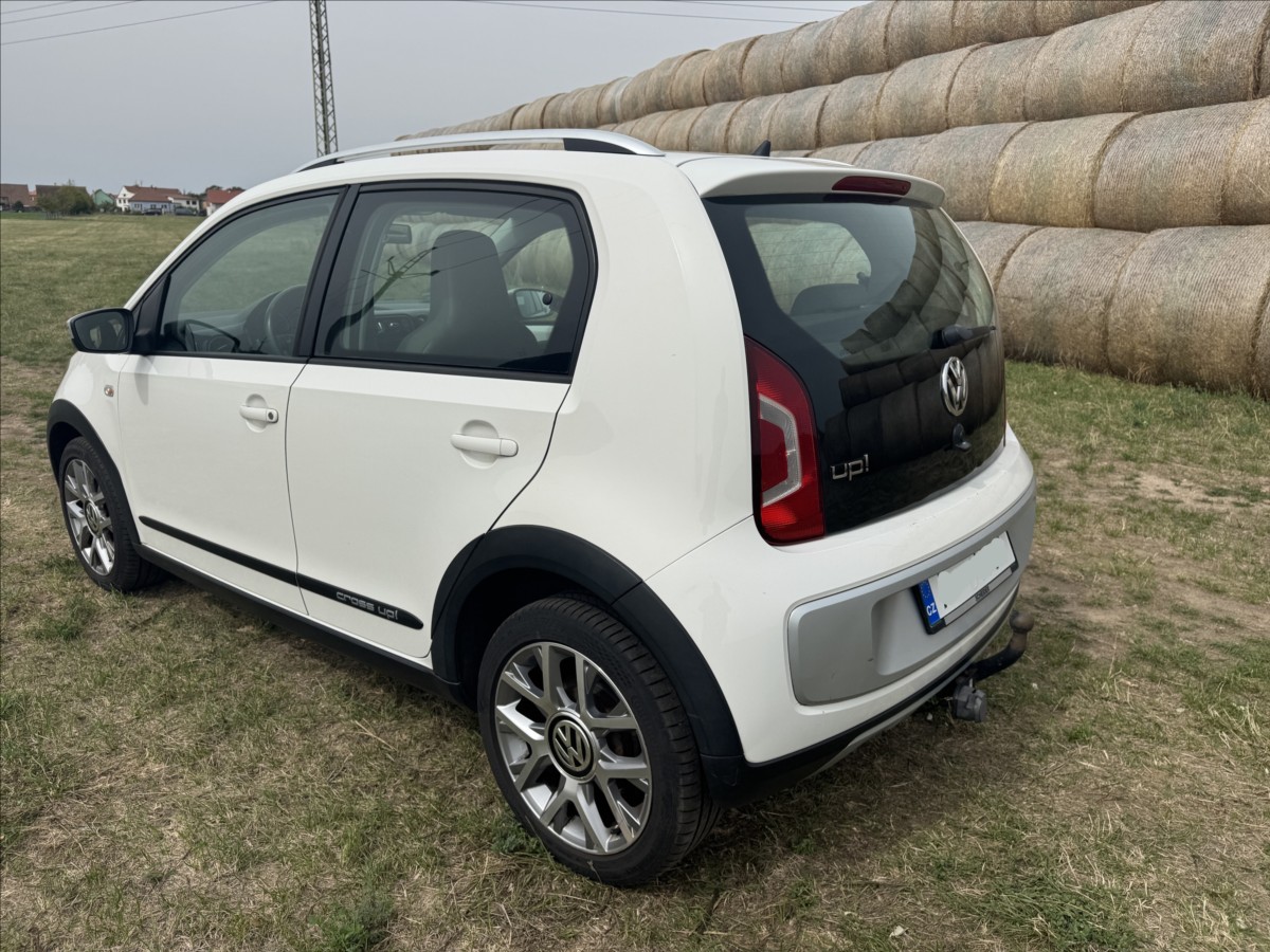 volkswagen-up-1-0-cross-max-vybava-serviska - 4